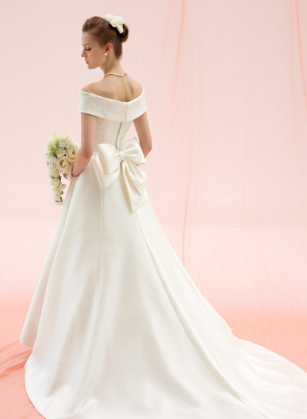 【BLOG】2017年春のウェディングドレスコレクション