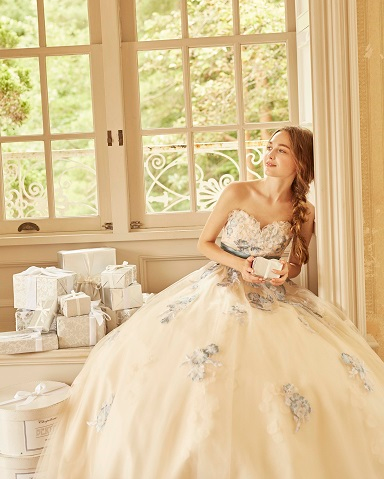 【BLOG】人気のカラードレス