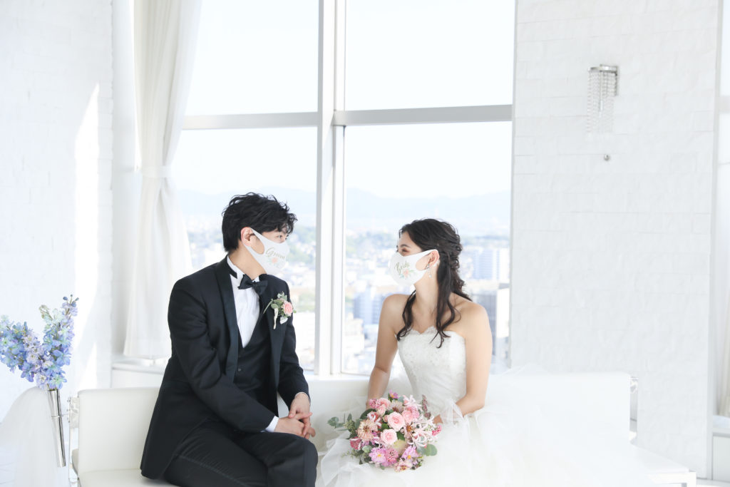 新型コロナで結婚式はどうするのがベスト？時期や対策など詳しく！