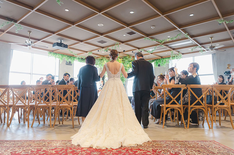 結婚式のバージンロードの歩き方は？ポイントや岡山の挙式例もご紹介